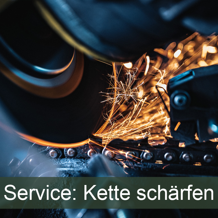 Service für Motorsägenketten schärfen: Eine Kette wird professionell geschärft und es fliegen Funken.
